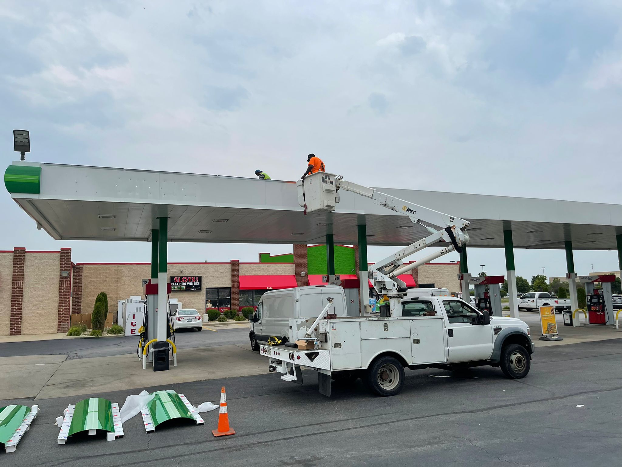 Lighting contractor